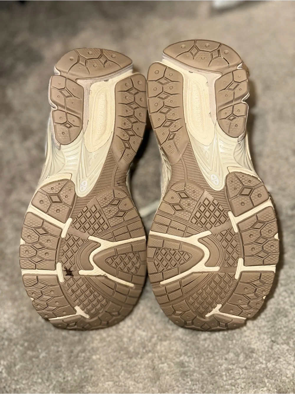 New Balance Kids White & Beige Low-Top Sneakers